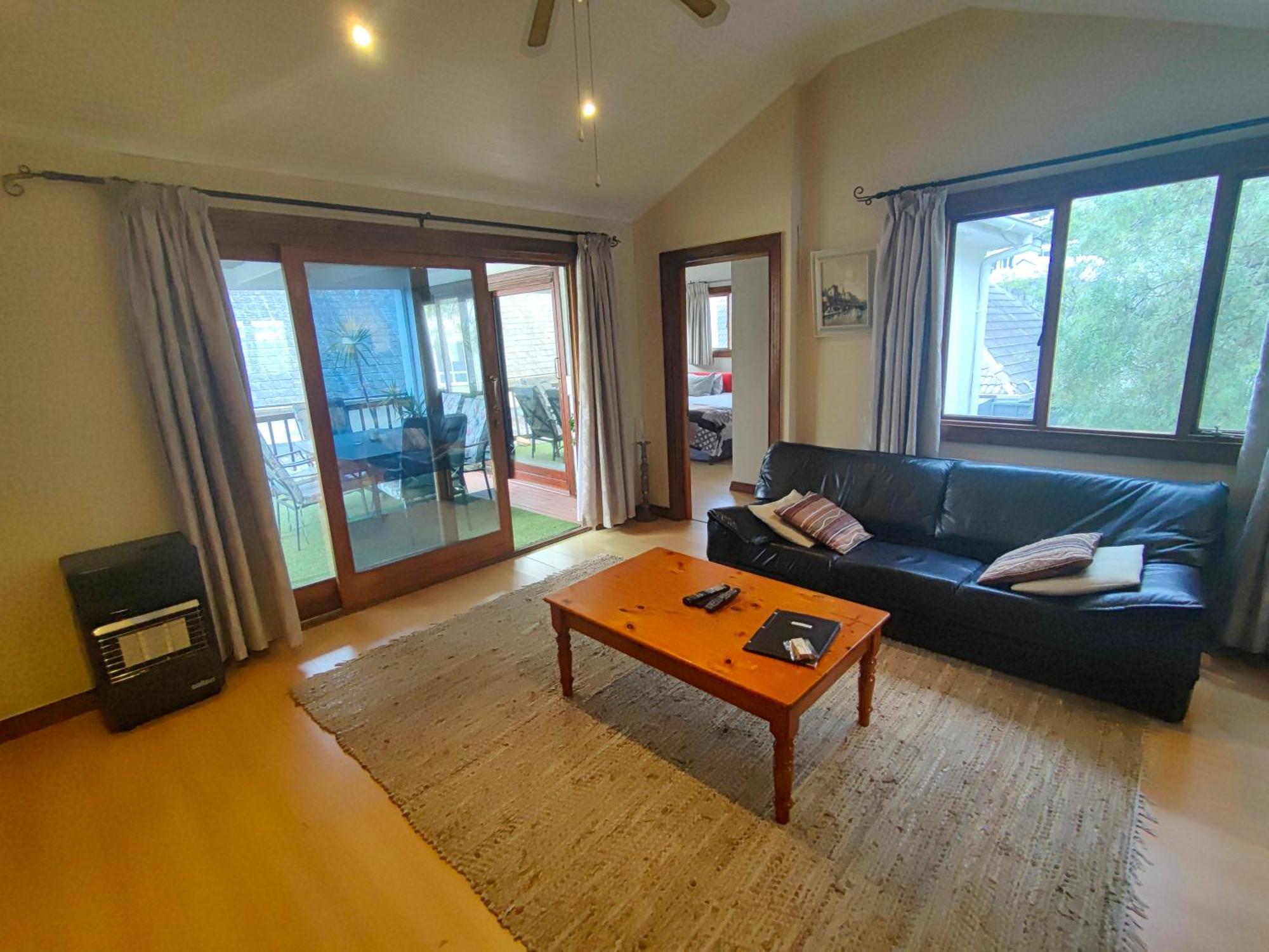 Swiss Cottage Guest House เคปทาวน์ ภายนอก รูปภาพ