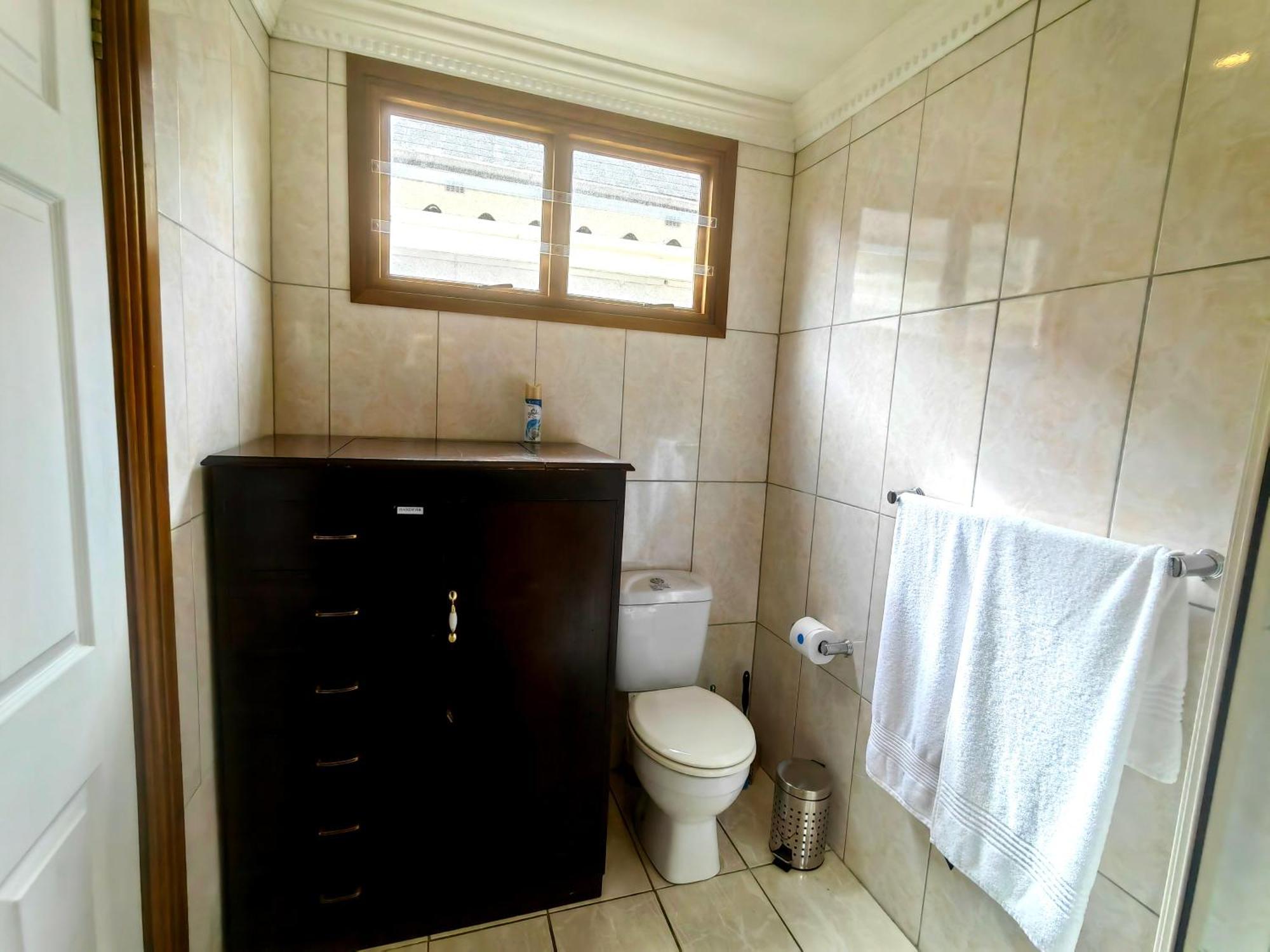 Swiss Cottage Guest House เคปทาวน์ ภายนอก รูปภาพ