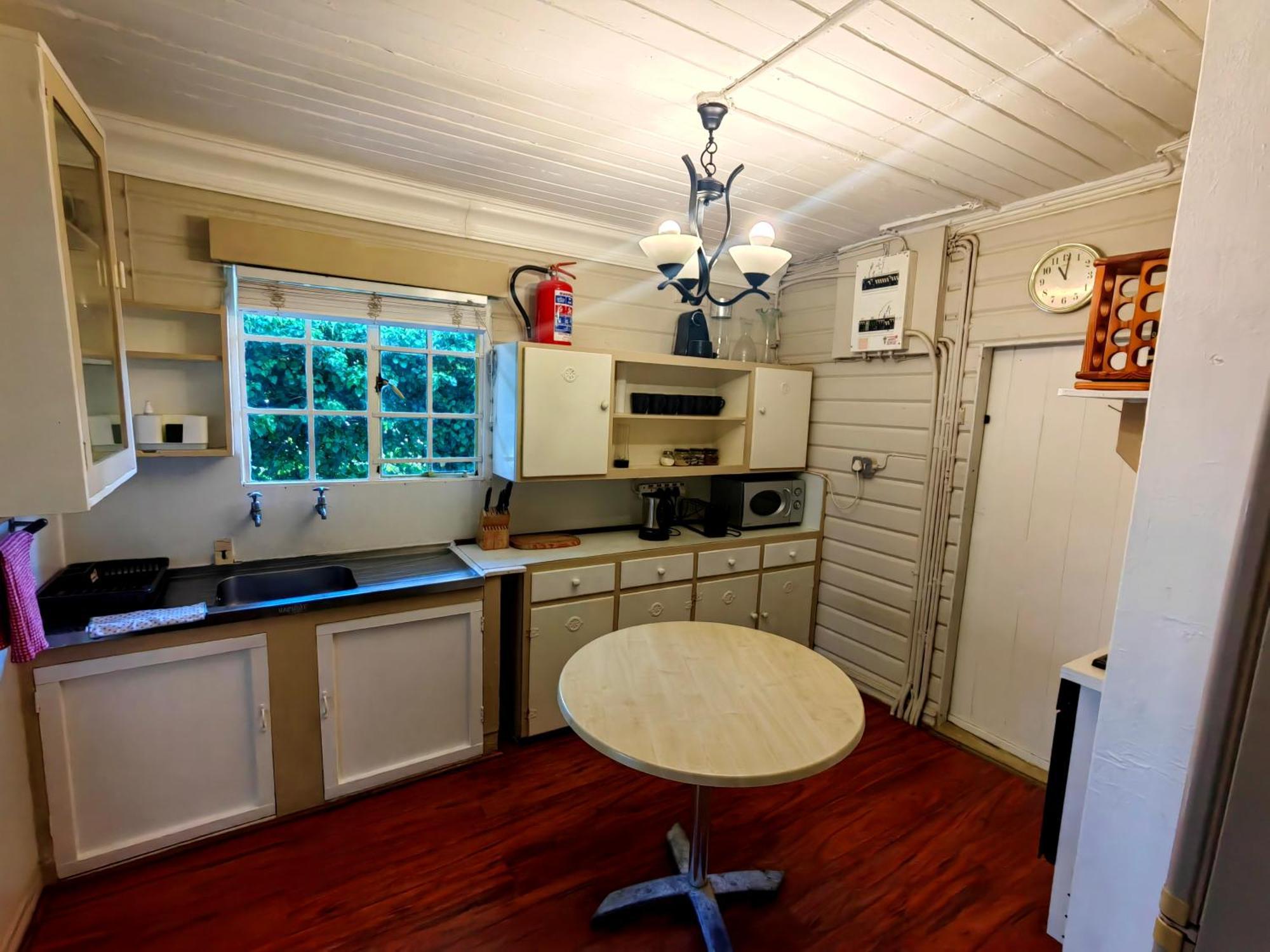 Swiss Cottage Guest House เคปทาวน์ ภายนอก รูปภาพ