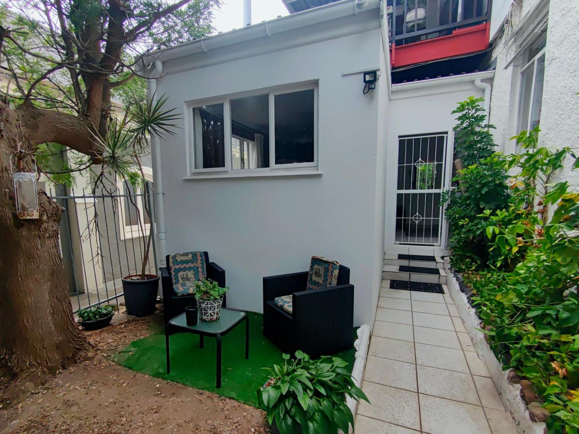 Swiss Cottage Guest House เคปทาวน์ ภายนอก รูปภาพ