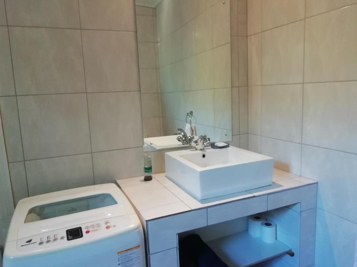 Swiss Cottage Guest House เคปทาวน์ ภายนอก รูปภาพ